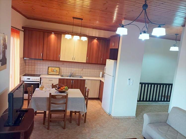 Lourantos Bayside Apartments Вати Экстерьер фото