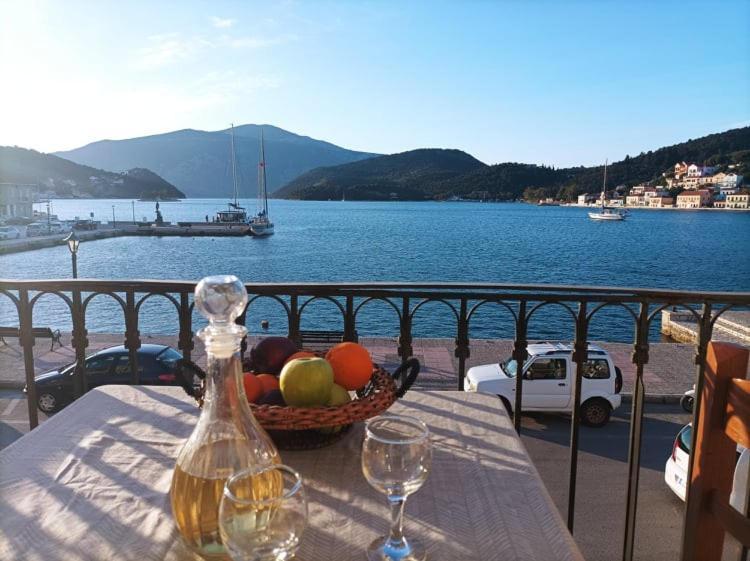 Lourantos Bayside Apartments Вати Экстерьер фото